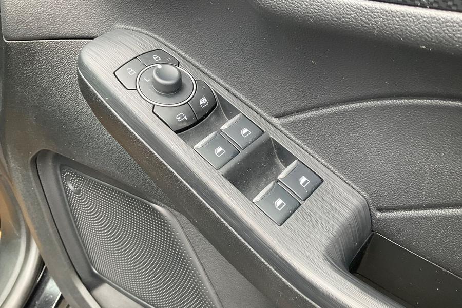 Ford KUGA Photo autoimg-203d6848cb40041dff4b9382afeb84156503d35e.jpg