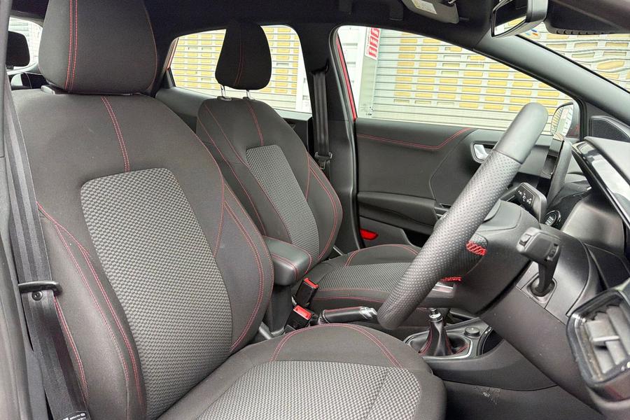 Ford PUMA Photo autoimg-20414bdeca4abbb3211dd6cf0e40c56e630fbd46.jpg