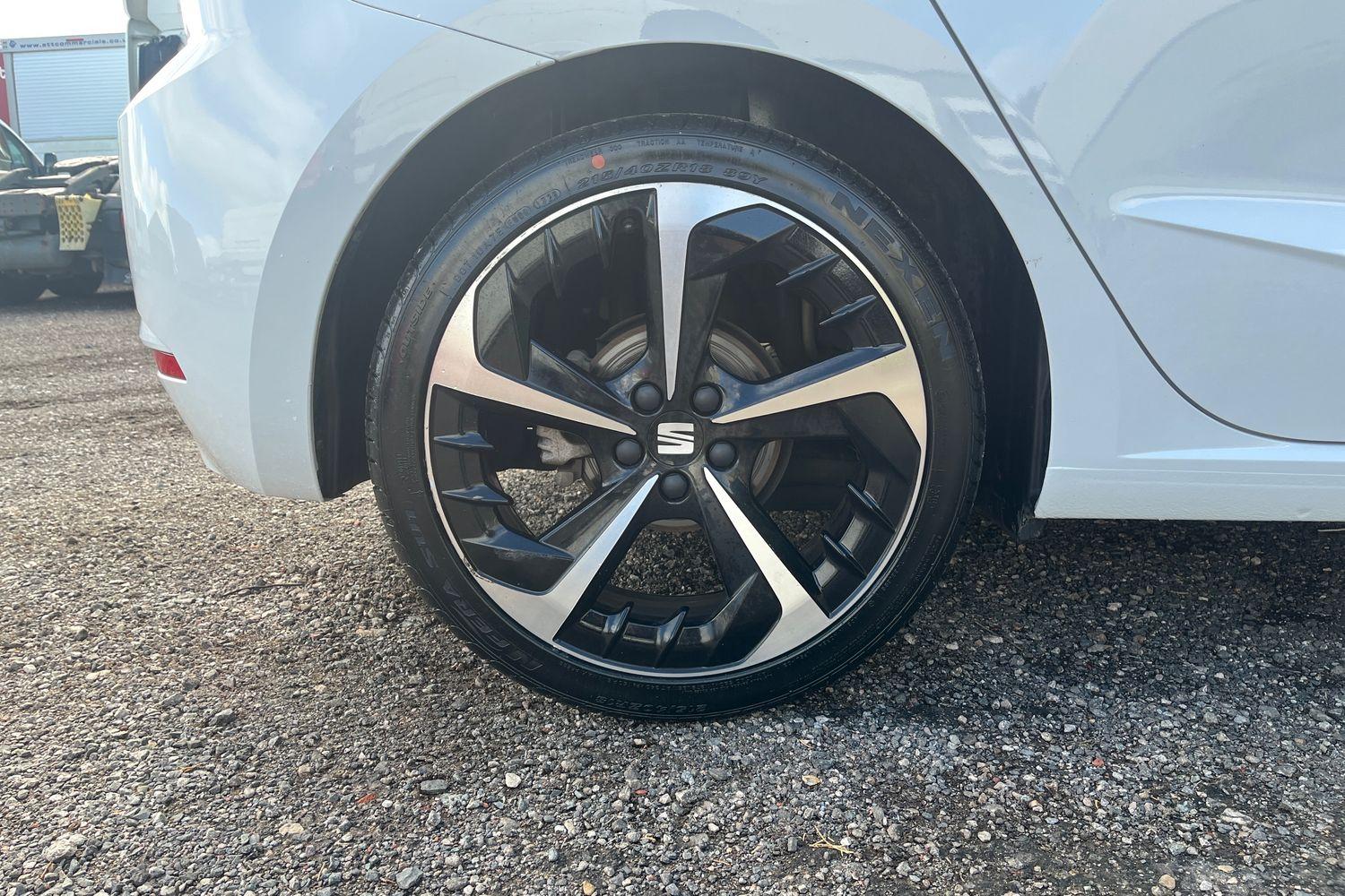 SEAT IBIZA Photo 32