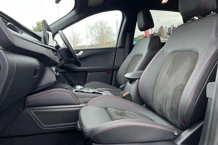 Ford KUGA Photo autoimg-2049e8c3850e2aa48d97ea12b167759ad9ef4122.jpg