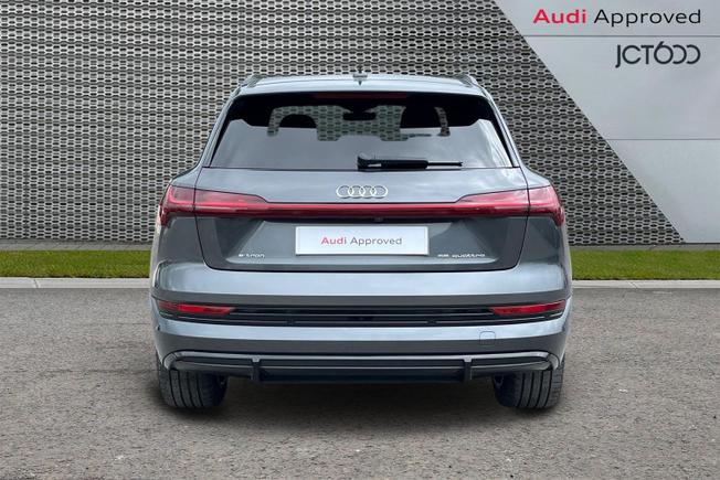 AUDI e-tron Photo 7