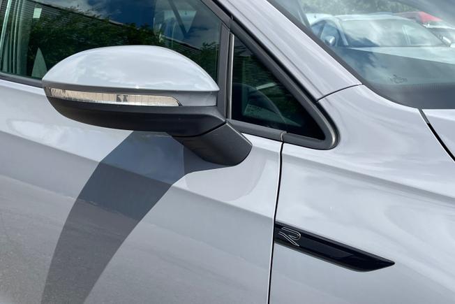 VOLKSWAGEN Golf Photo 20