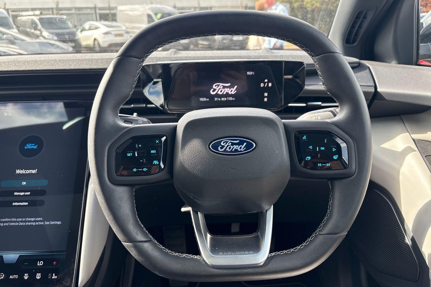 Ford Explorer Photo 11
