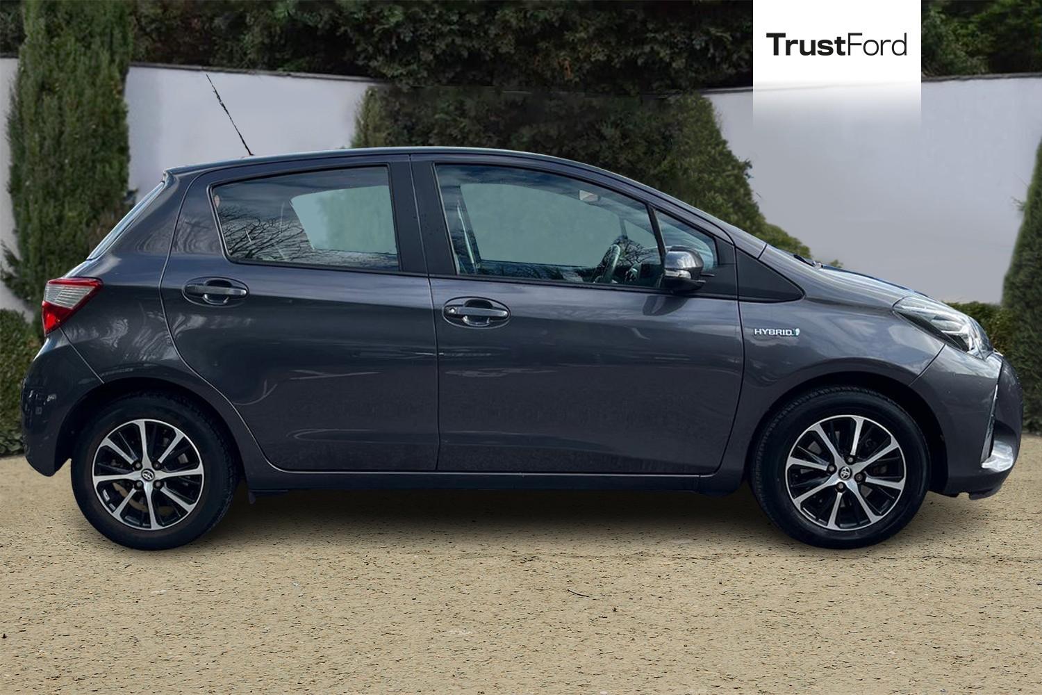 Toyota Yaris Photo 2