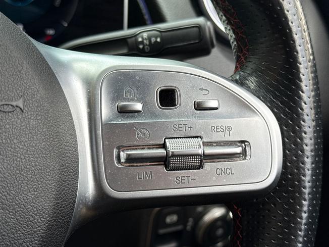 MERCEDES-BENZ Glb Photo 17