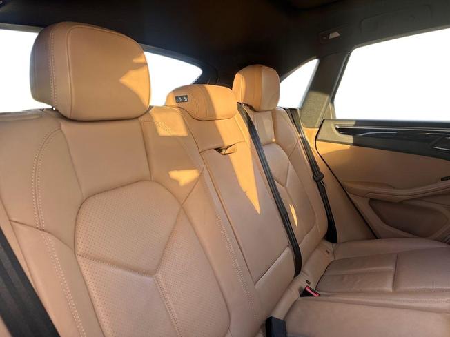 PORSCHE Macan Photo 9