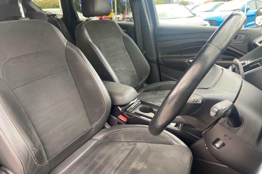 Ford KUGA Photo autoimg-2071e506b15d789192e34b56160345db9270377c.jpg