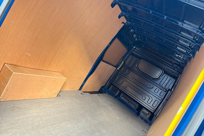 VOLKSWAGEN Crafter Photo 35