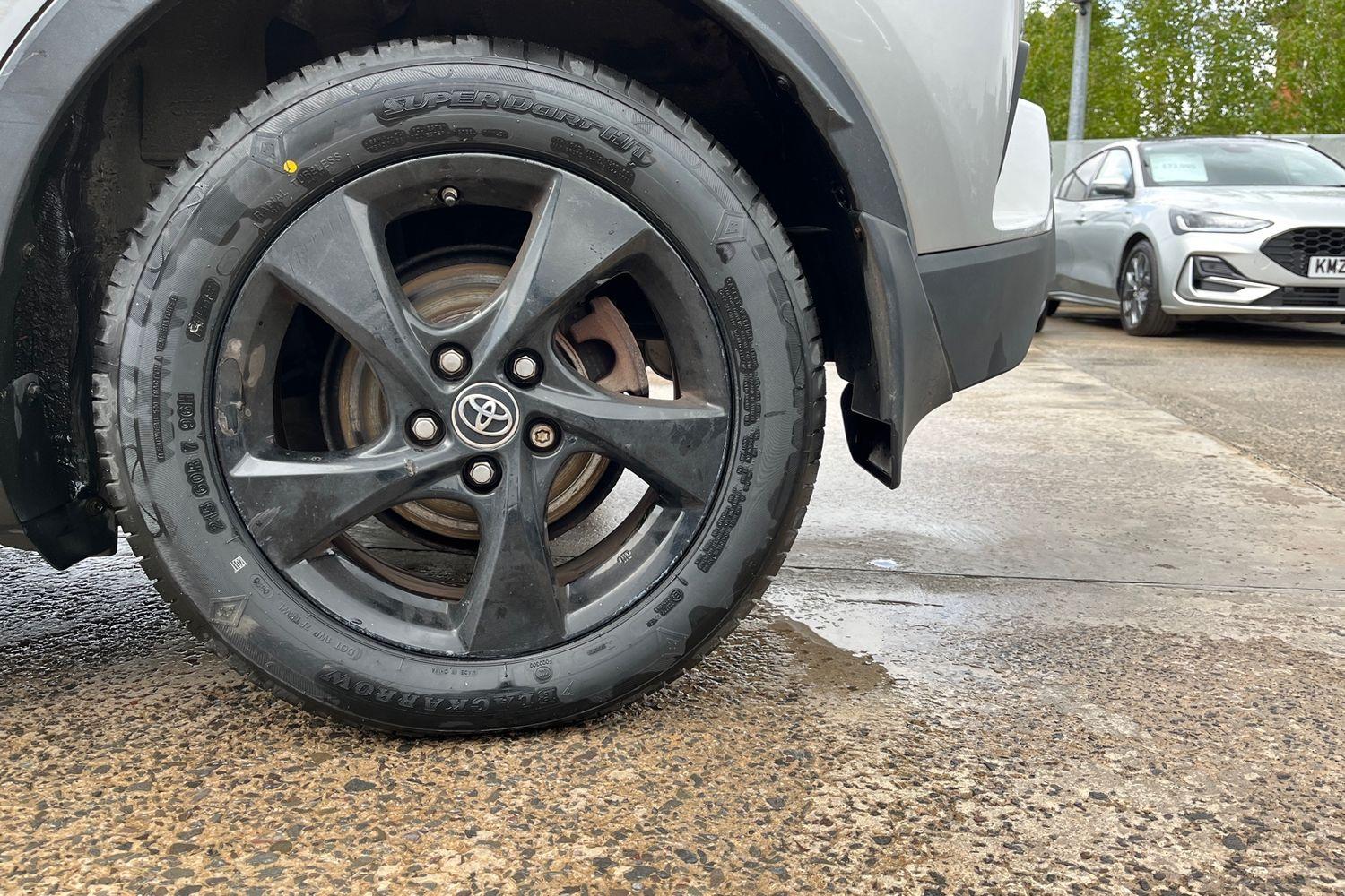 Toyota C-HR Photo 7