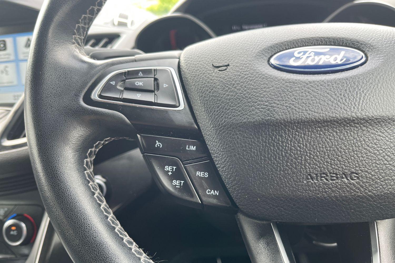 Ford KUGA Photo 35