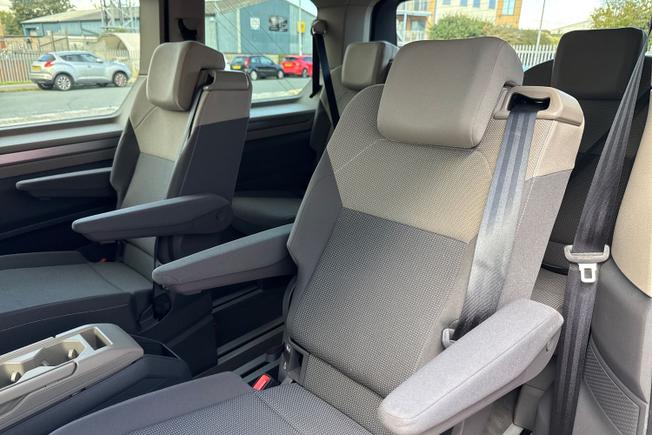 VOLKSWAGEN Multivan Photo 30