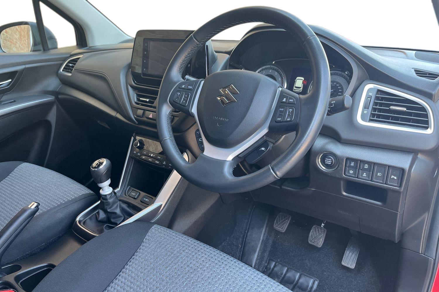 Suzuki S-Cross Photo 8