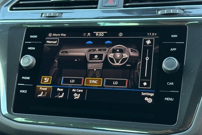 VOLKSWAGEN Tiguan Photo 28