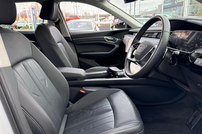 Audi Q8 Photo 36