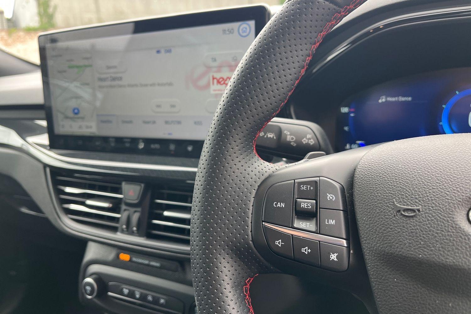 Ford FOCUS Photo 28
