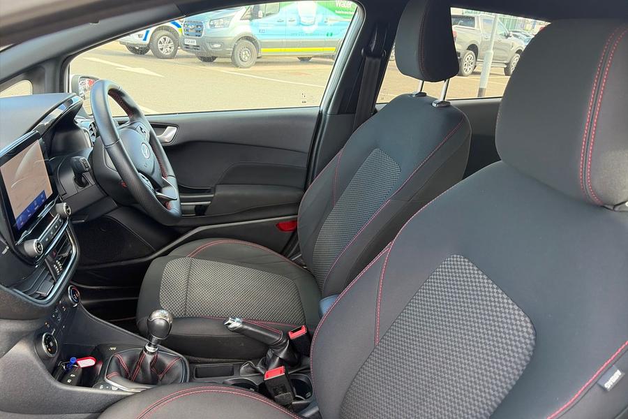 Ford FIESTA Photo autoimg-208e4fdfbcffc8b850df42dc9b502dd03f64d593.jpg