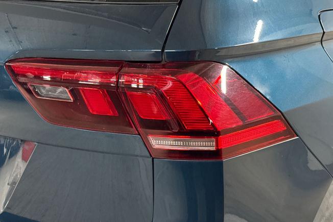 VOLKSWAGEN Tiguan Photo 18