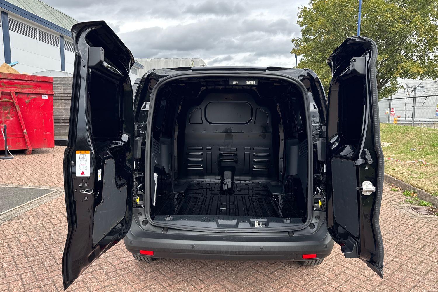 Ford E-TRANSIT COURIER Photo 5