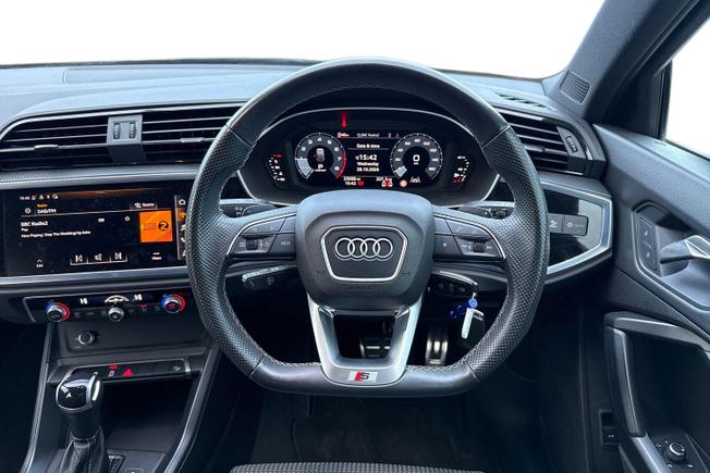 AUDI Q3 Photo 12
