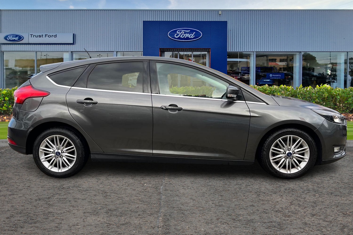 Ford FOCUS Photo 2