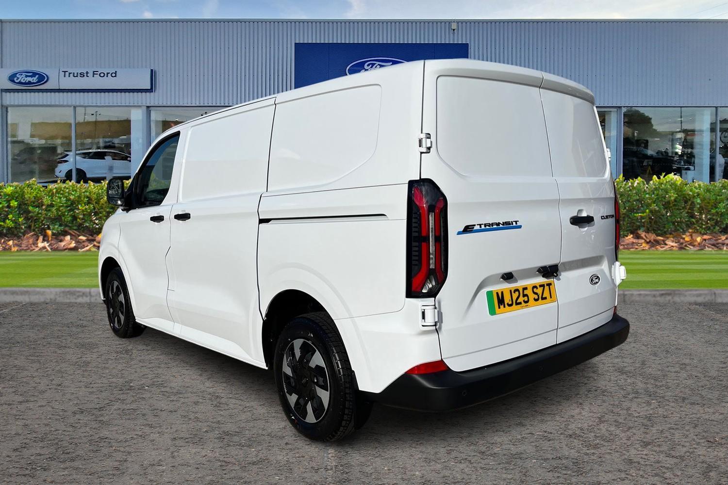 Ford E-TRANSIT CUSTOM Photo 1