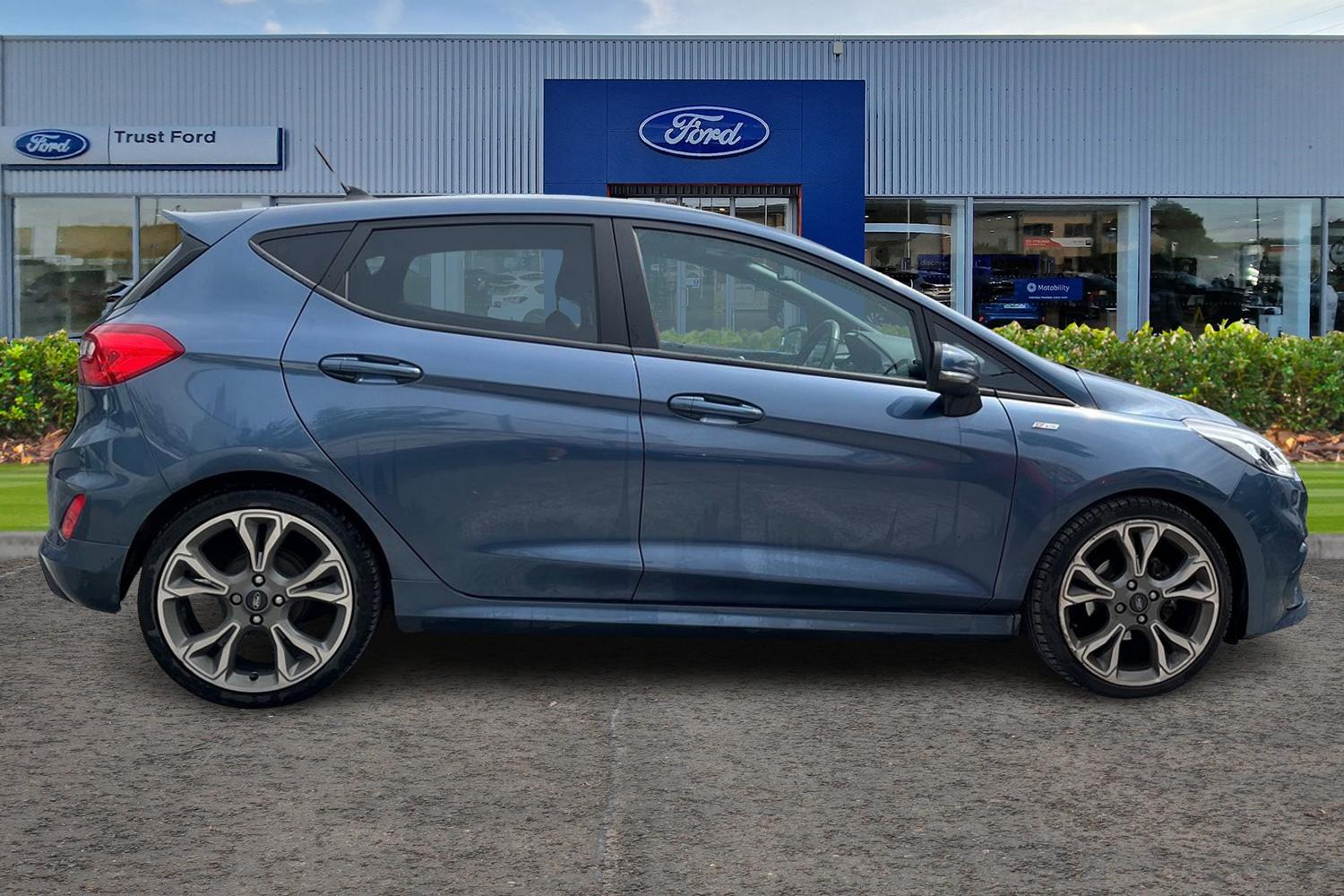 Ford FIESTA Photo 2