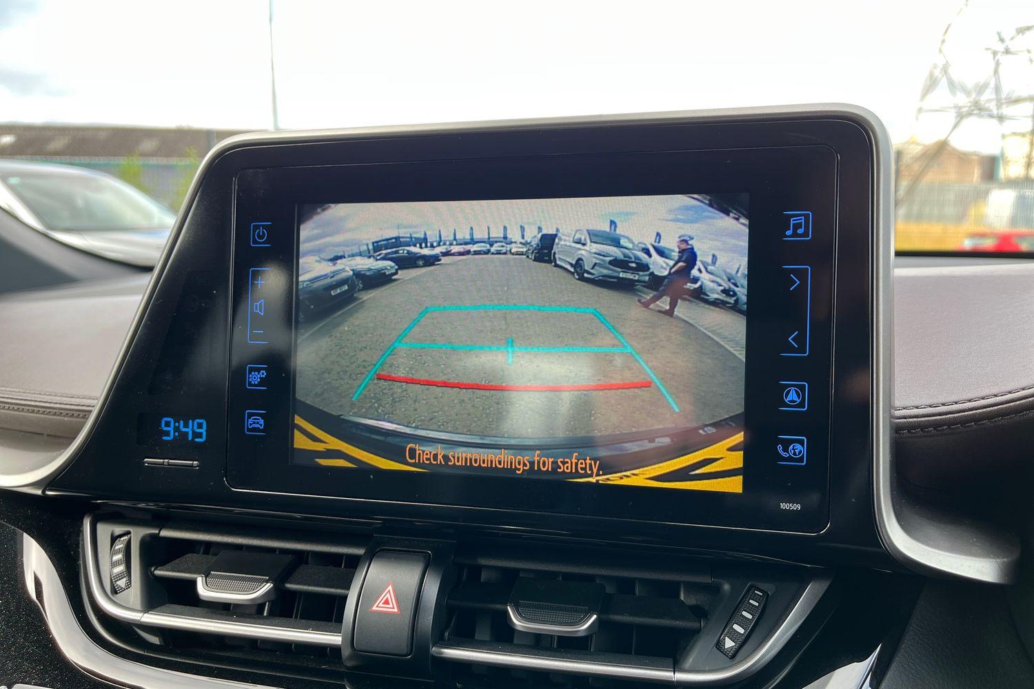 Toyota C-HR Photo 23