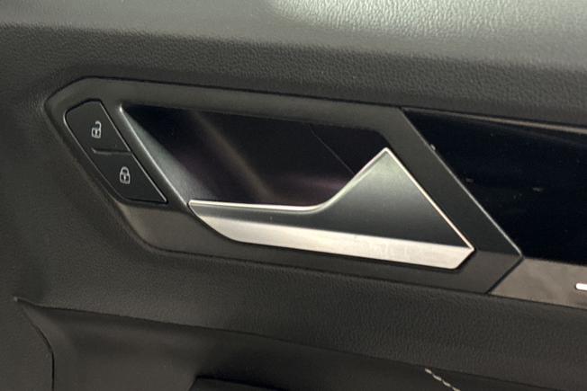 VOLKSWAGEN T-Roc Photo 27