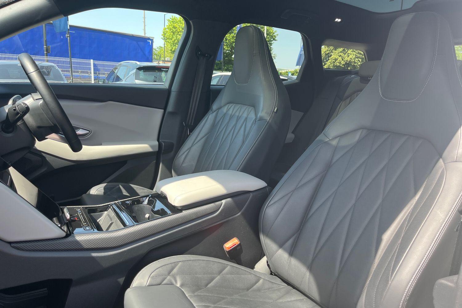 Ford Explorer Photo 18