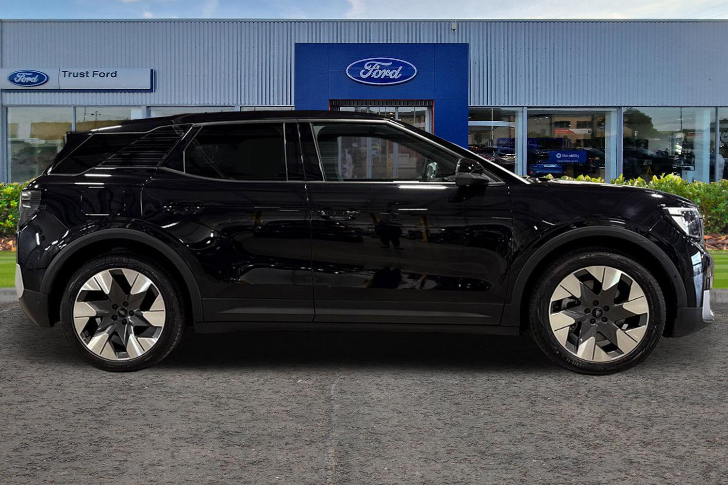 Ford Explorer Photo 2