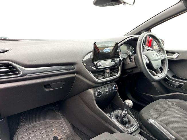 FORD Fiesta Photo 2