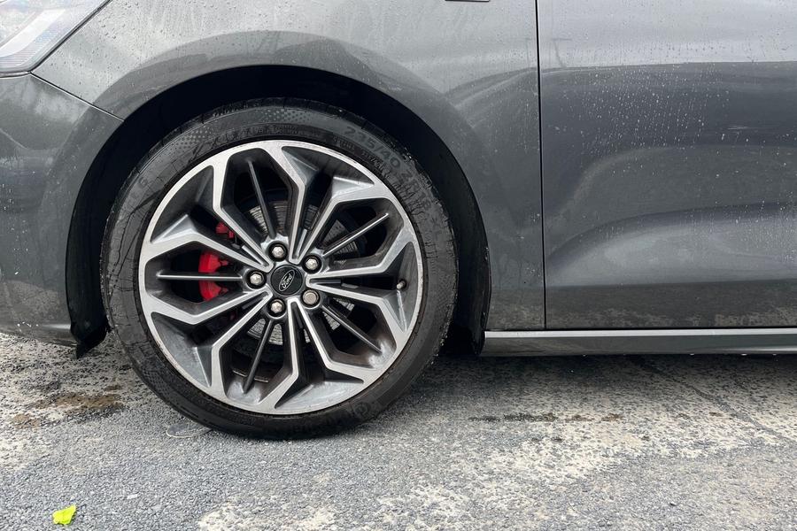 Ford FOCUS Photo autoimg-20bf51fc61728e814084025b477de7e0e2d50615.jpg