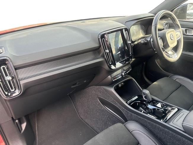 VOLVO Xc40 Photo 2