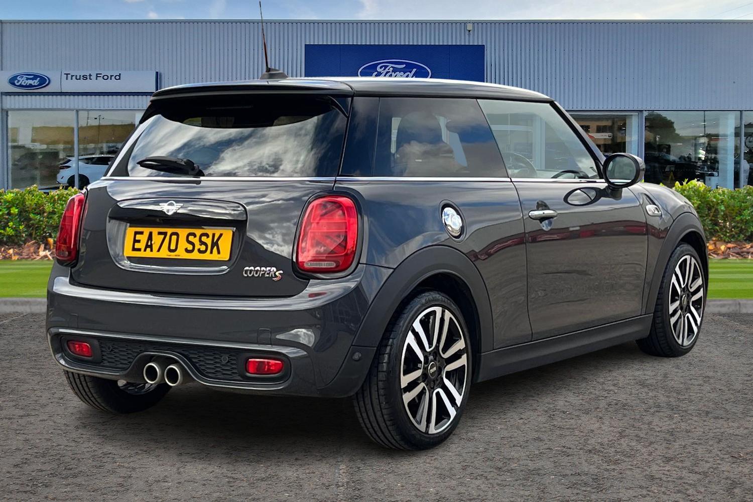 MINI HATCHBACK Photo 3
