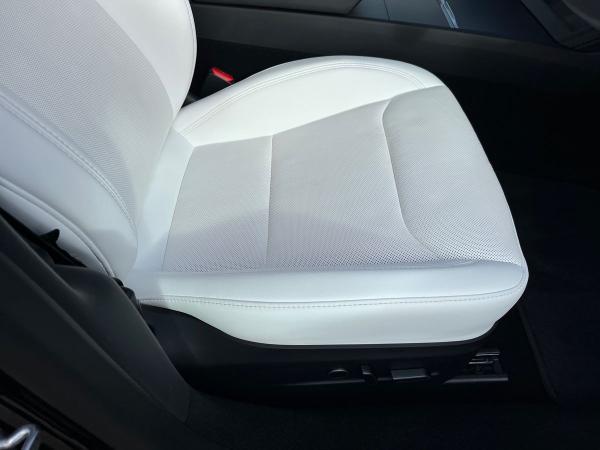 TESLA Model 3 Photo autoimg-20c641f7f31e8f5cc6736f8ae53cf9da74992a8d.jpg