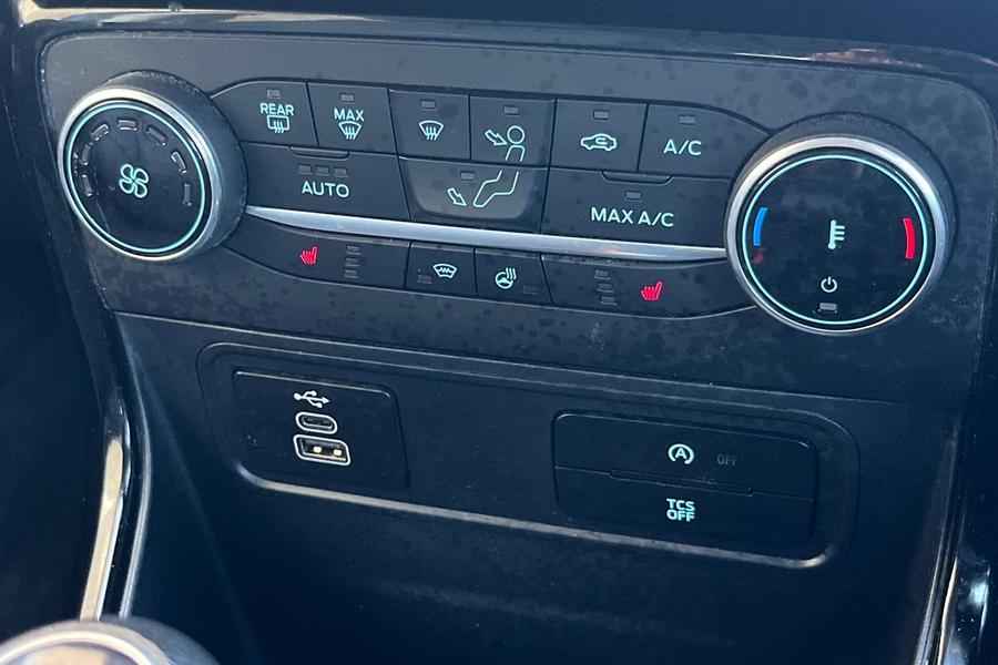 Ford ECOSPORT Photo autoimg-20c7be30daeae2912c5cc460f7c34e2e0fddd301.jpg