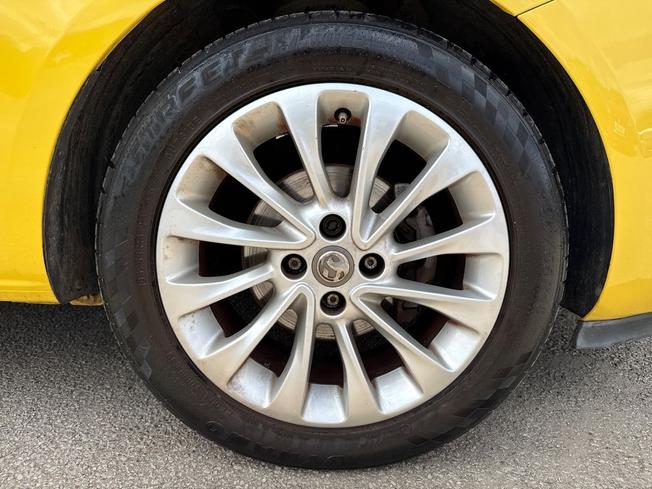 VAUXHALL Corsa Photo 5