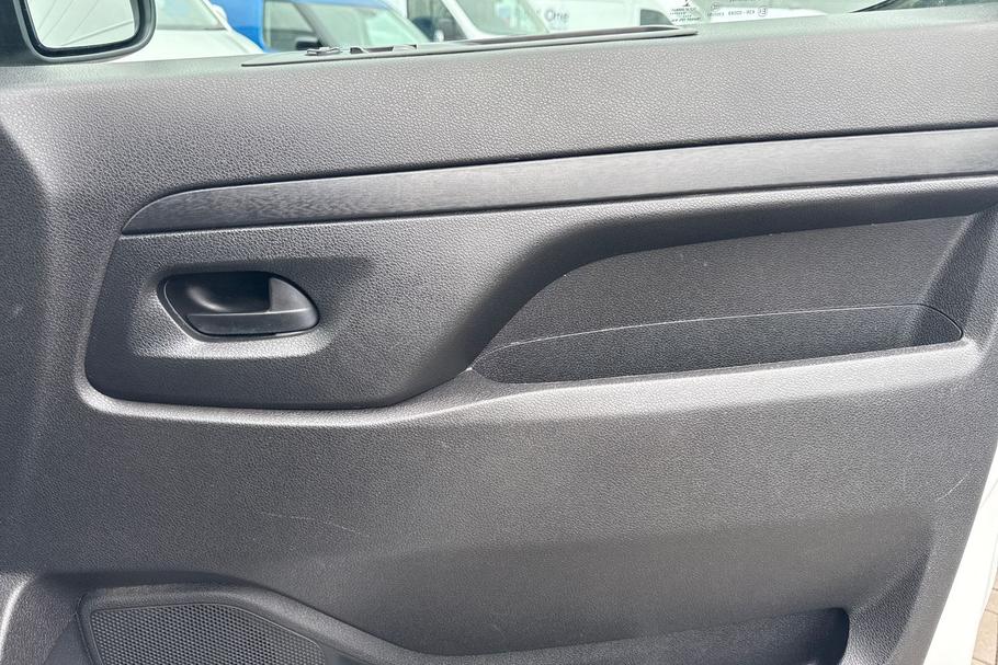 Used Vauxhall VIVARO DT73BWJ 36