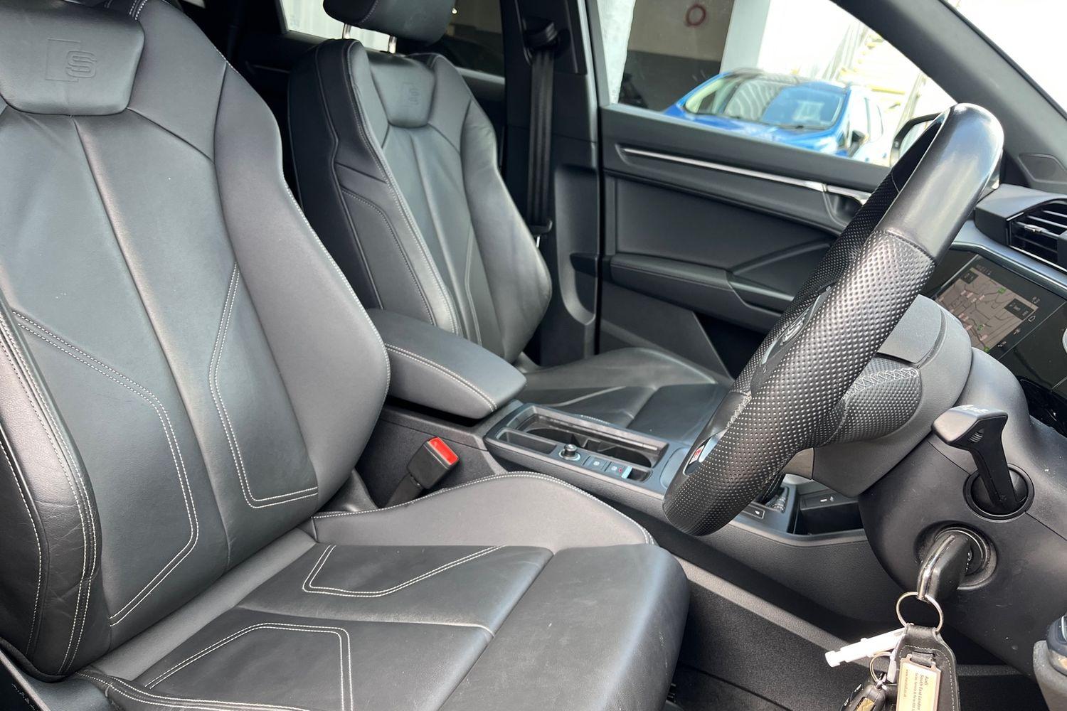 Audi Q3 Photo 16