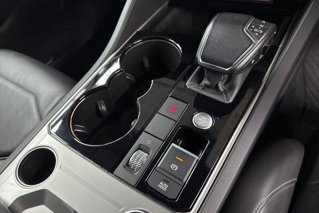 VOLKSWAGEN Touareg Photo 25