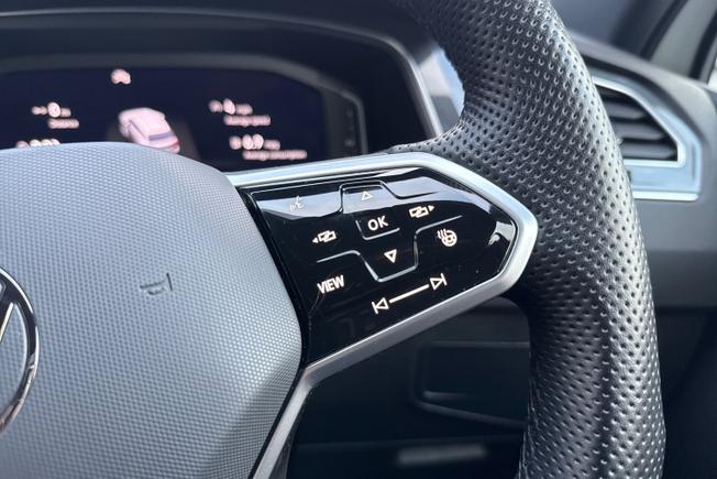 VOLKSWAGEN Tiguan Photo 17