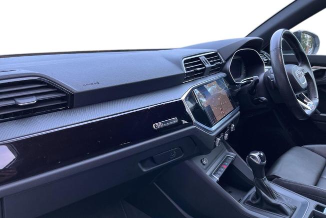 AUDI Q3 Photo 2