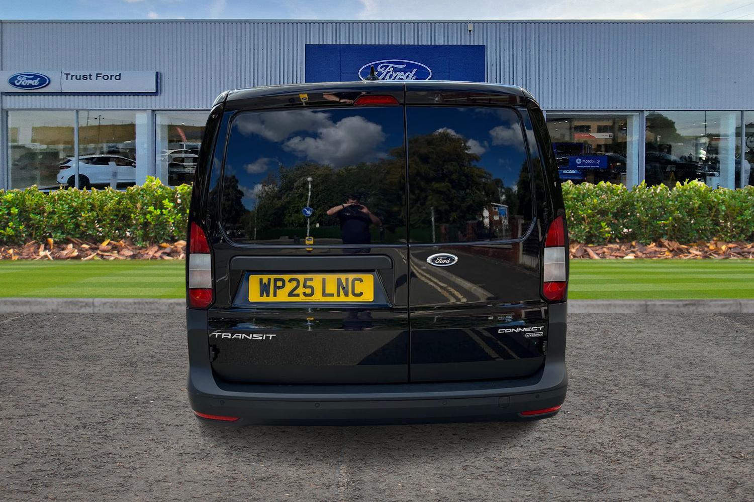 Ford TRANSIT CONNECT Photo 12