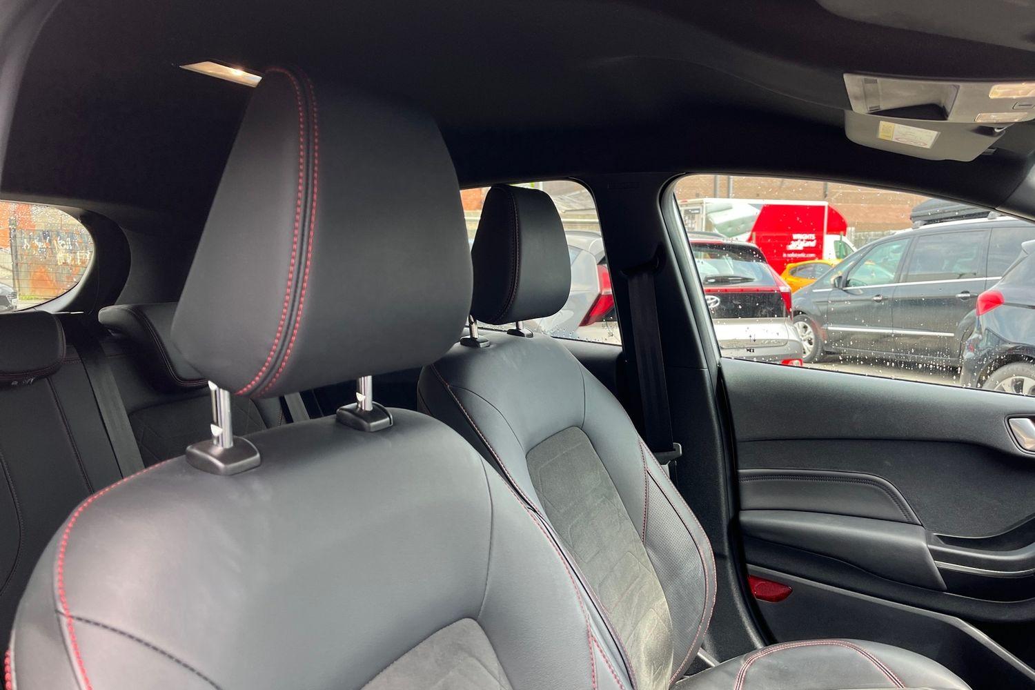 Ford FIESTA Photo 16
