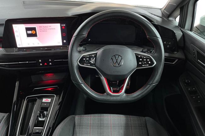 VOLKSWAGEN Golf Photo 11