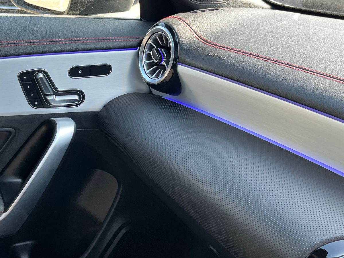 Mercedes-Benz CLA Photo 34