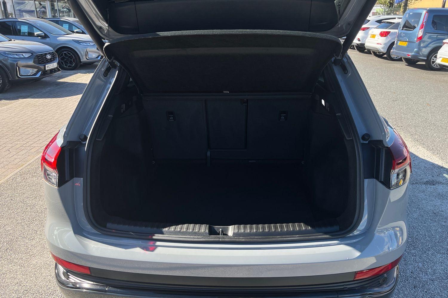 Audi Q4 e-tron Photo 20