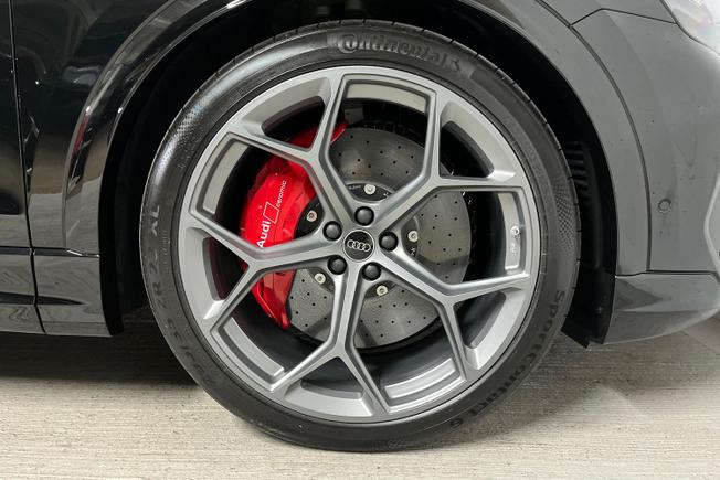 AUDI RSQ8 Photo 5