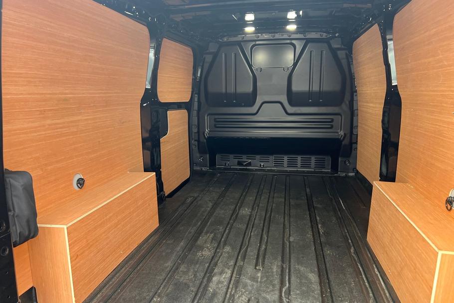 Used Ford TRANSIT CUSTOM WO25UJD 32