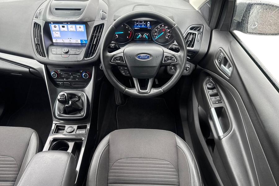Ford KUGA Photo autoimg-20eff65f88fe30f4b18daf1dae6d040ef6f18740.jpg